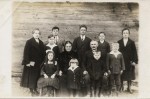 Rodzina Marii i Tomasza Nawrotów z Granic- wysiedlonych jesienią 1941 r.